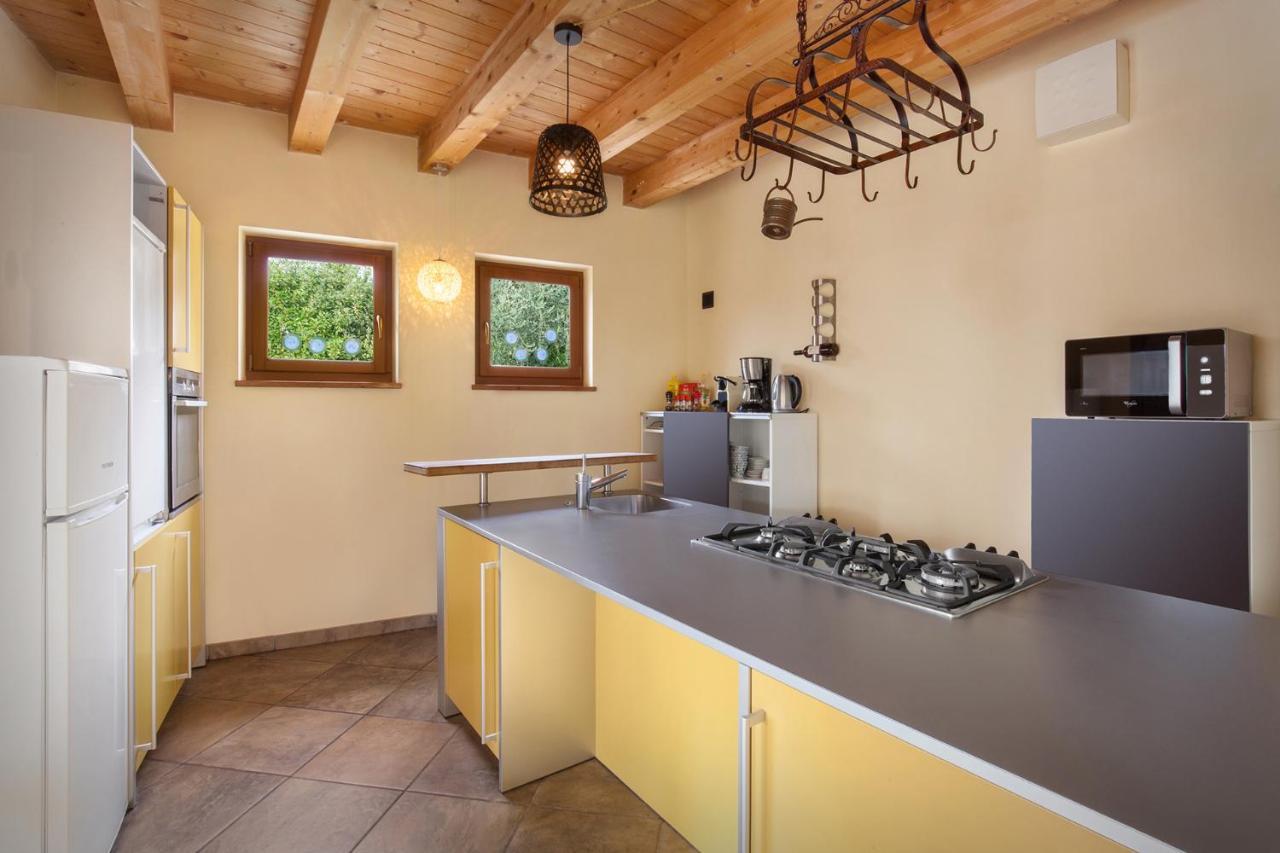 Villa Cipressi - Luxuri Lounge - Malcesine Eksteriør billede