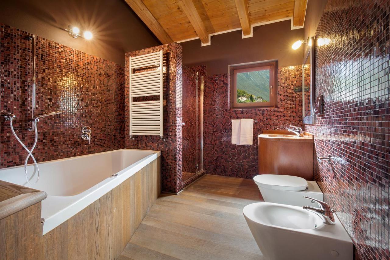 Villa Cipressi - Luxuri Lounge - Malcesine Eksteriør billede