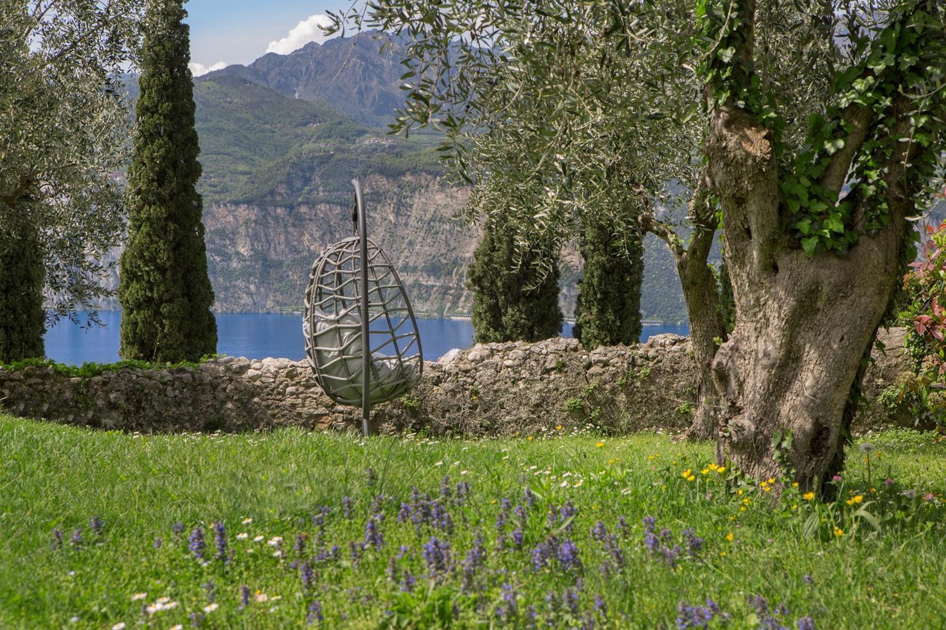 Villa Cipressi - Luxuri Lounge - Malcesine Eksteriør billede