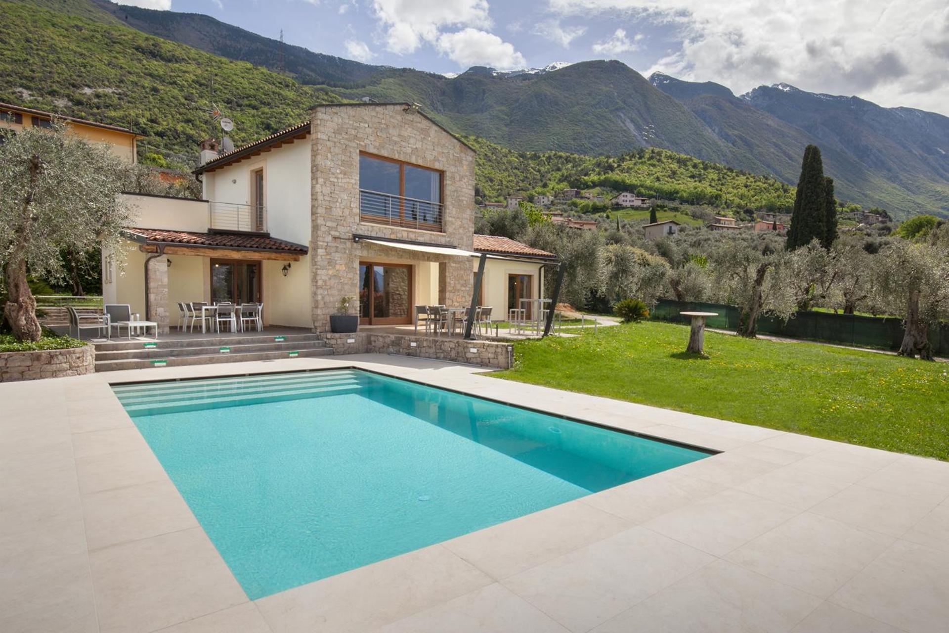 Villa Cipressi - Luxuri Lounge - Malcesine Eksteriør billede