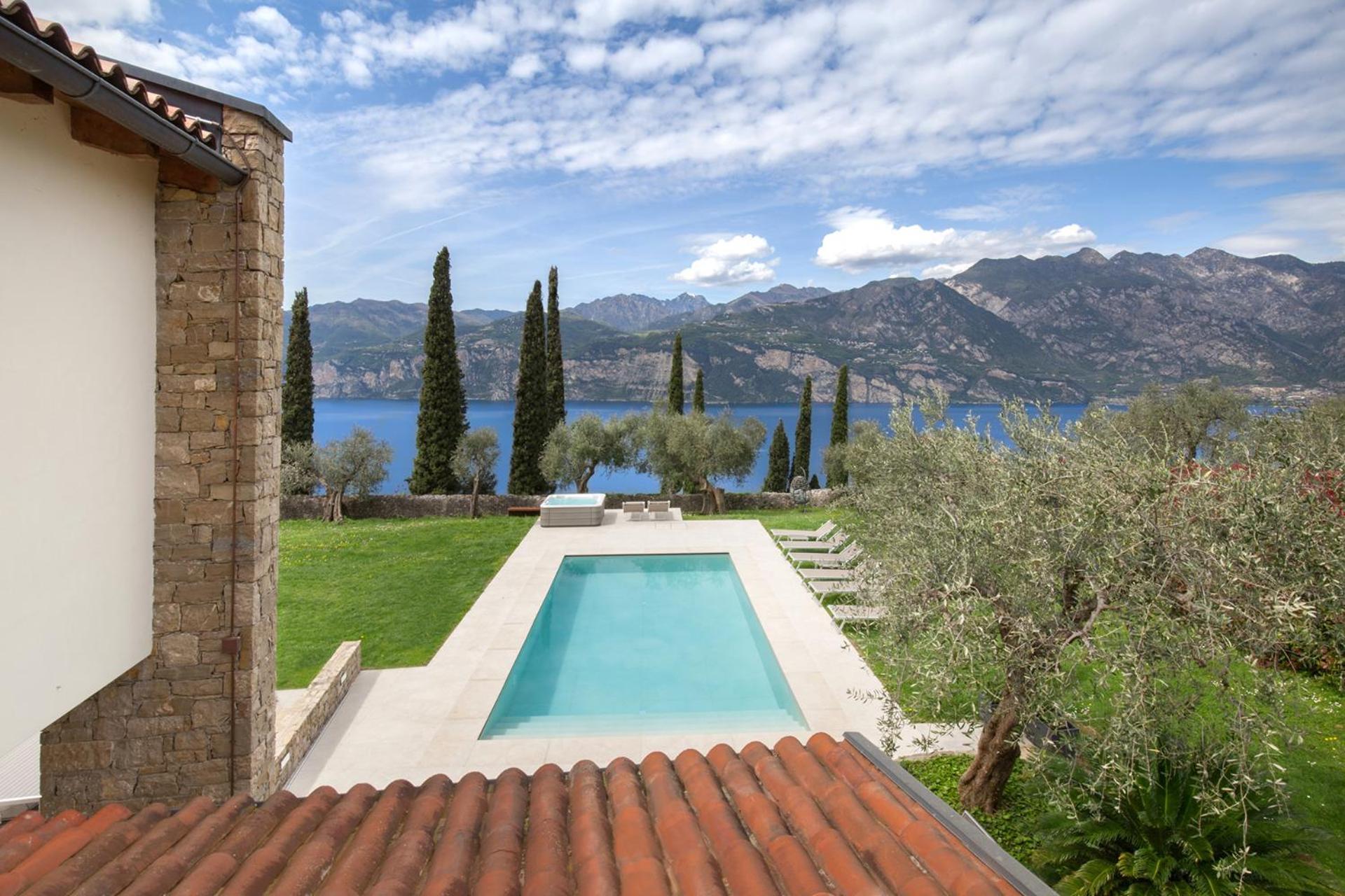 Villa Cipressi - Luxuri Lounge - Malcesine Eksteriør billede