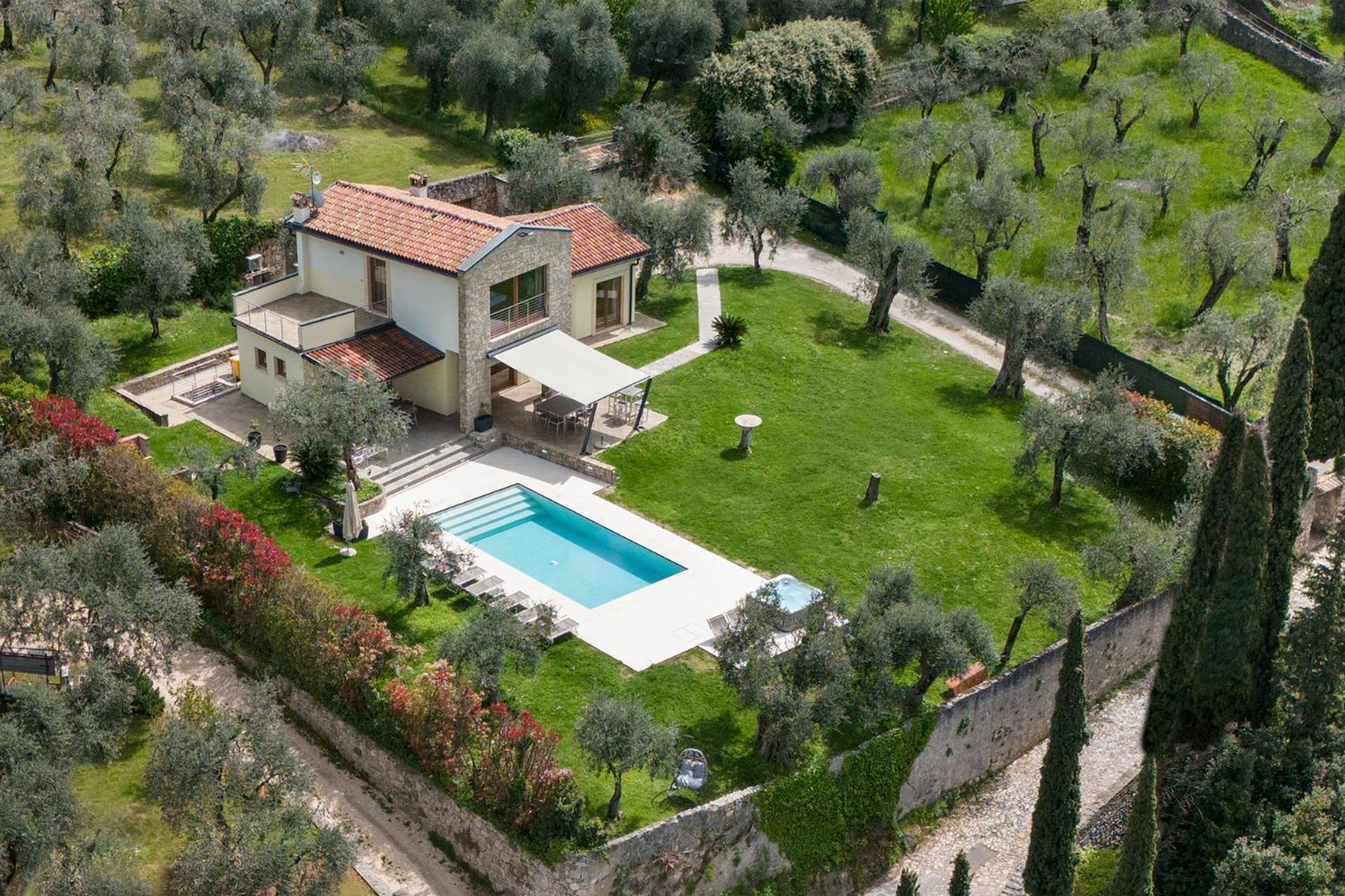 Villa Cipressi - Luxuri Lounge - Malcesine Eksteriør billede