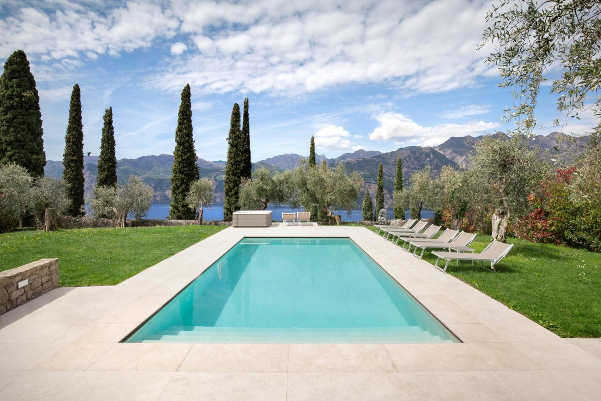 Villa Cipressi - Luxuri Lounge - Malcesine Eksteriør billede
