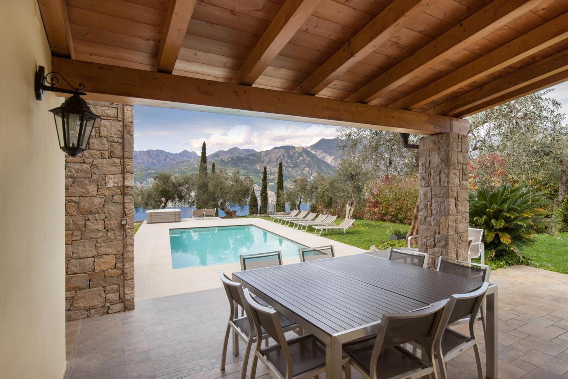 Villa Cipressi - Luxuri Lounge - Malcesine Eksteriør billede