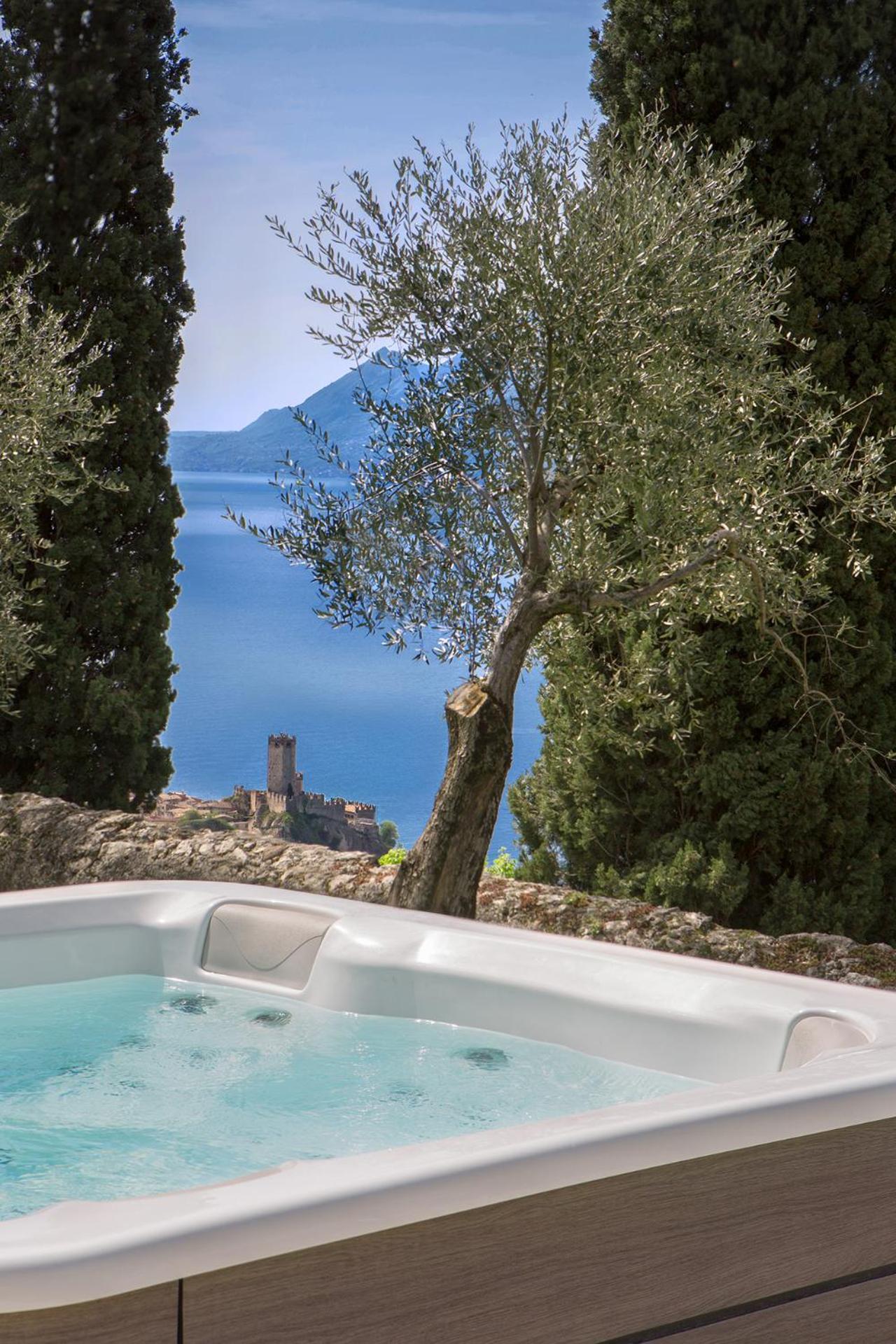 Villa Cipressi - Luxuri Lounge - Malcesine Eksteriør billede